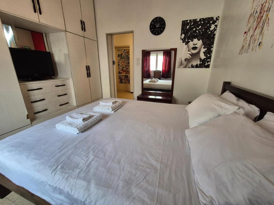 Quiet Vintage Apt by Frishman Beach & Dizengoff st Apartment in Tel Aviv-Yafo