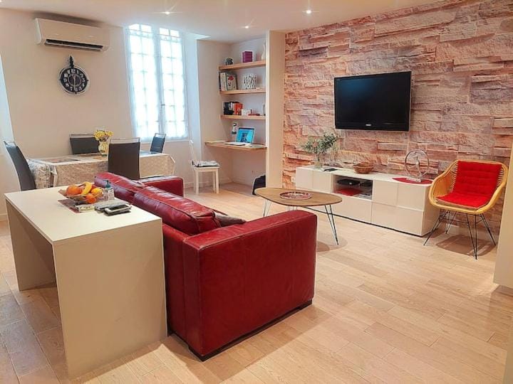 Antibes Vieille Ville - Appartement 3 Piéces Centre Historique & Plage Apartment in Antibes