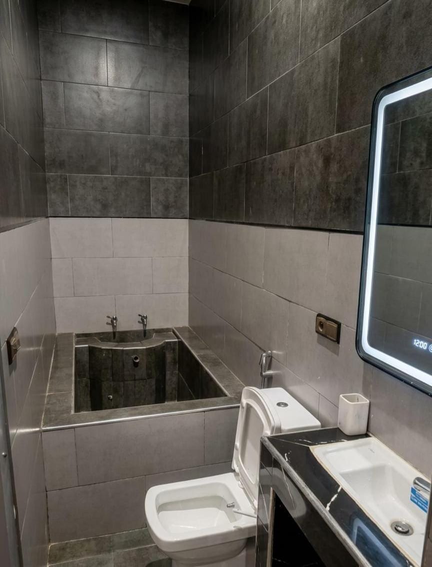Shower, Toilet, Bathroom, Bath
