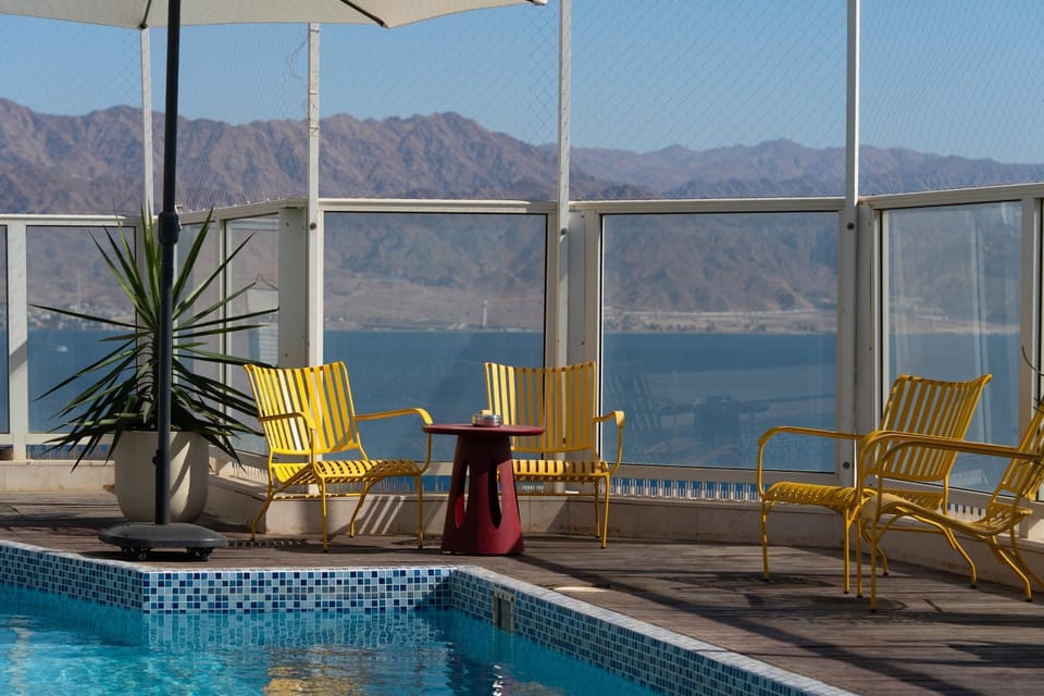 Patio, Day, Natural landscape, View (from property/room), Balcony/Terrace, Lake view, Mountain view, Pool view, Swimming pool, sunbed