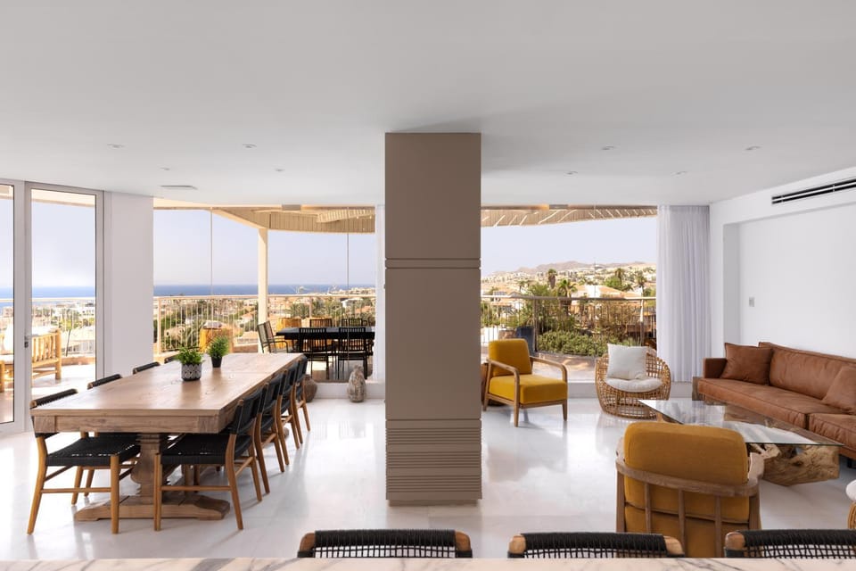 View (from property/room), Balcony/Terrace, Living room, Seating area, Dining area