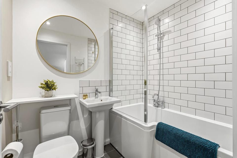 Shower, Toilet, Bathroom, Bath, towels