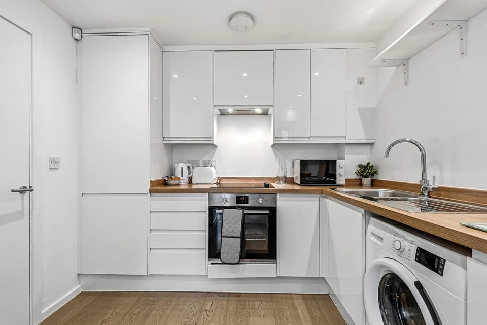 Kitchen or kitchenette, dishwasher, oven, stove, toaster, washing machine