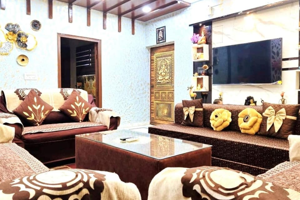 Communal lounge/ TV room, TV and multimedia, Living room, Seating area, Evening entertainment