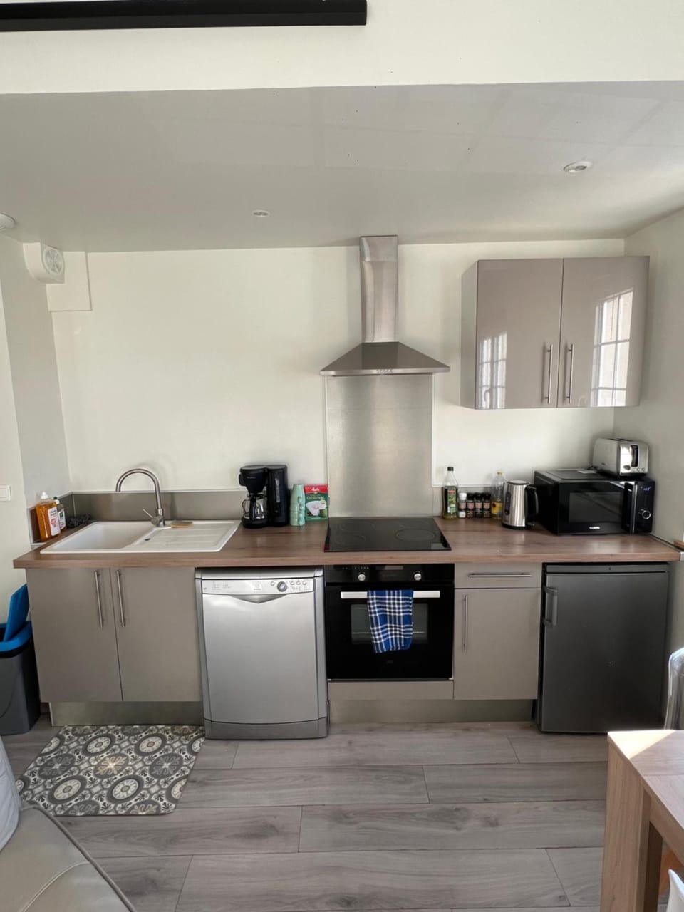 Coffee/tea facilities, Kitchen or kitchenette, dishwasher, oven, pet friendly, stove, toaster