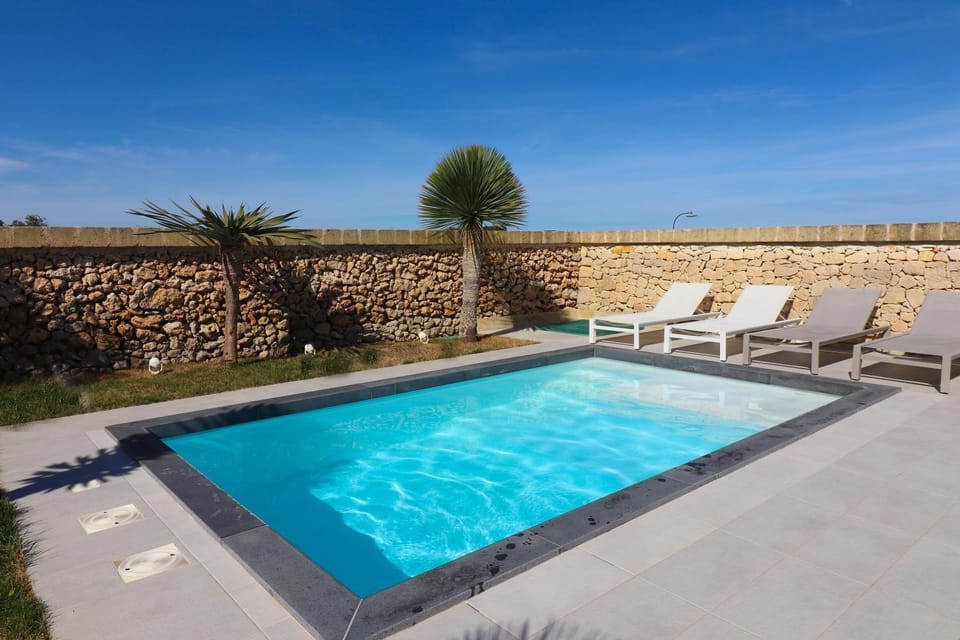 Pool view, Swimming pool, sunbed