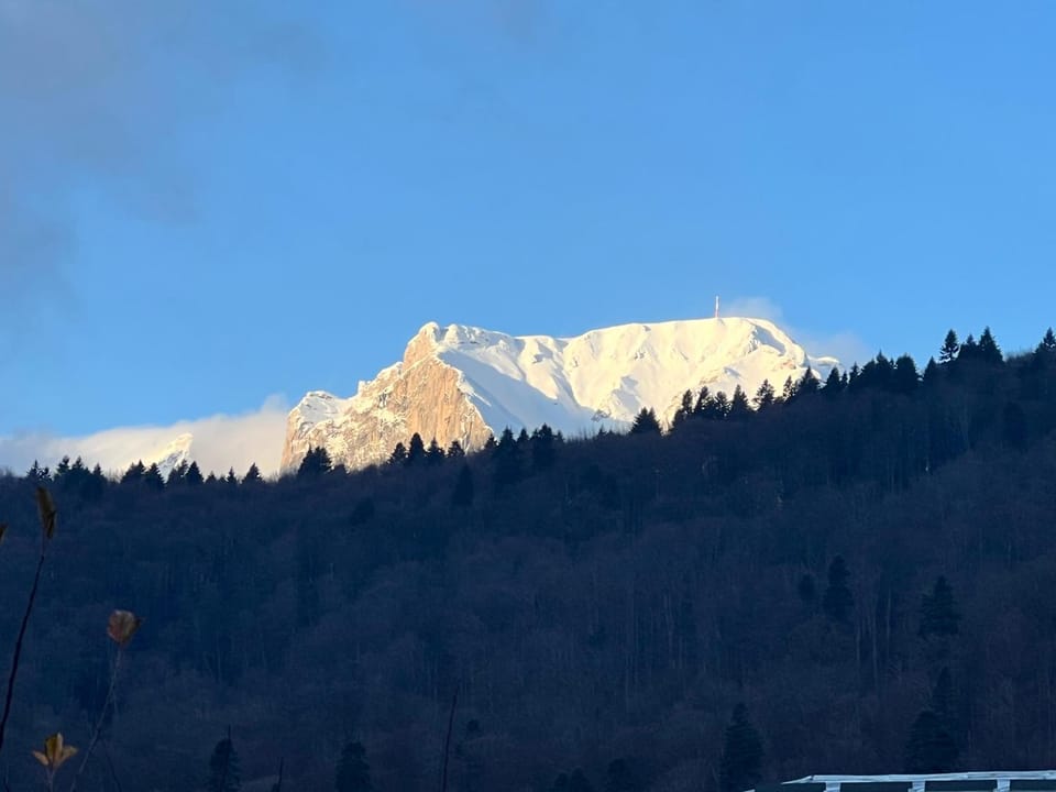 Nearby landmark, Day, Natural landscape, Winter, Mountain view
