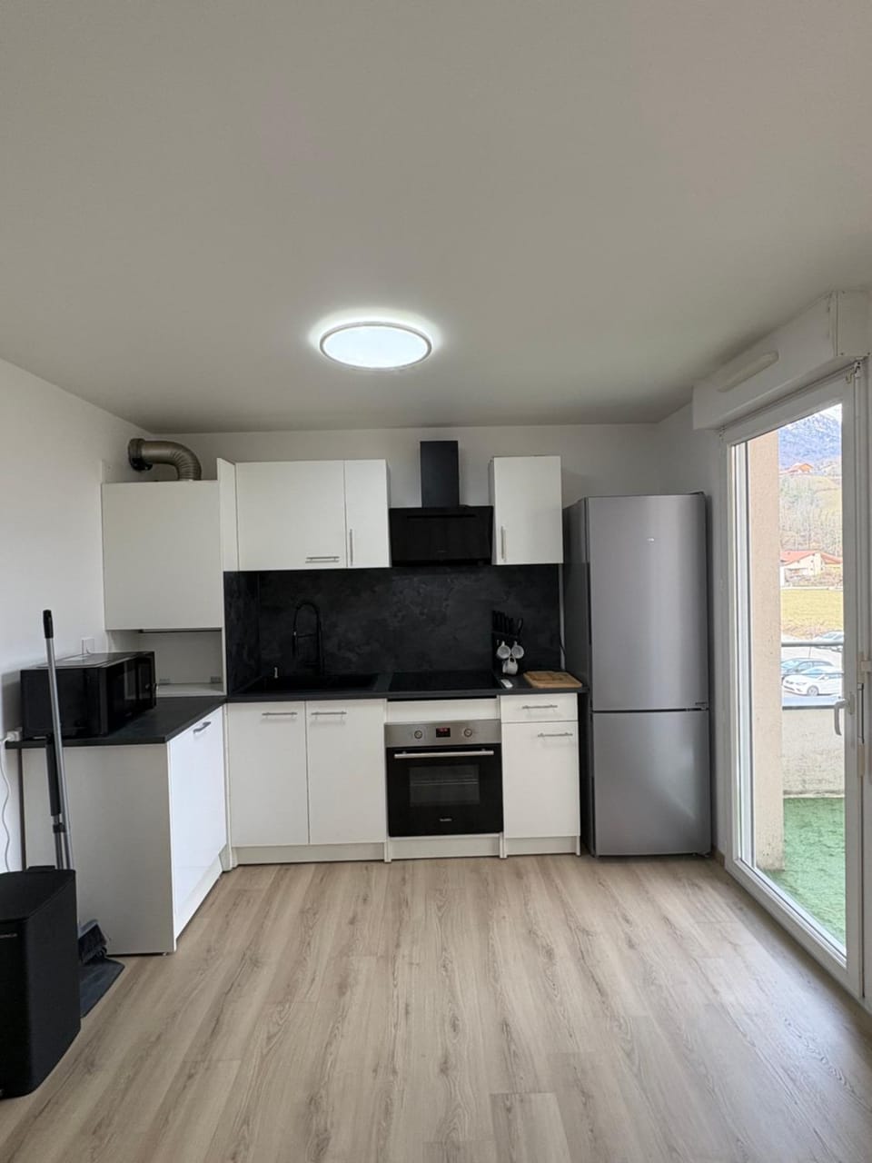 Kitchen or kitchenette, oven, stove