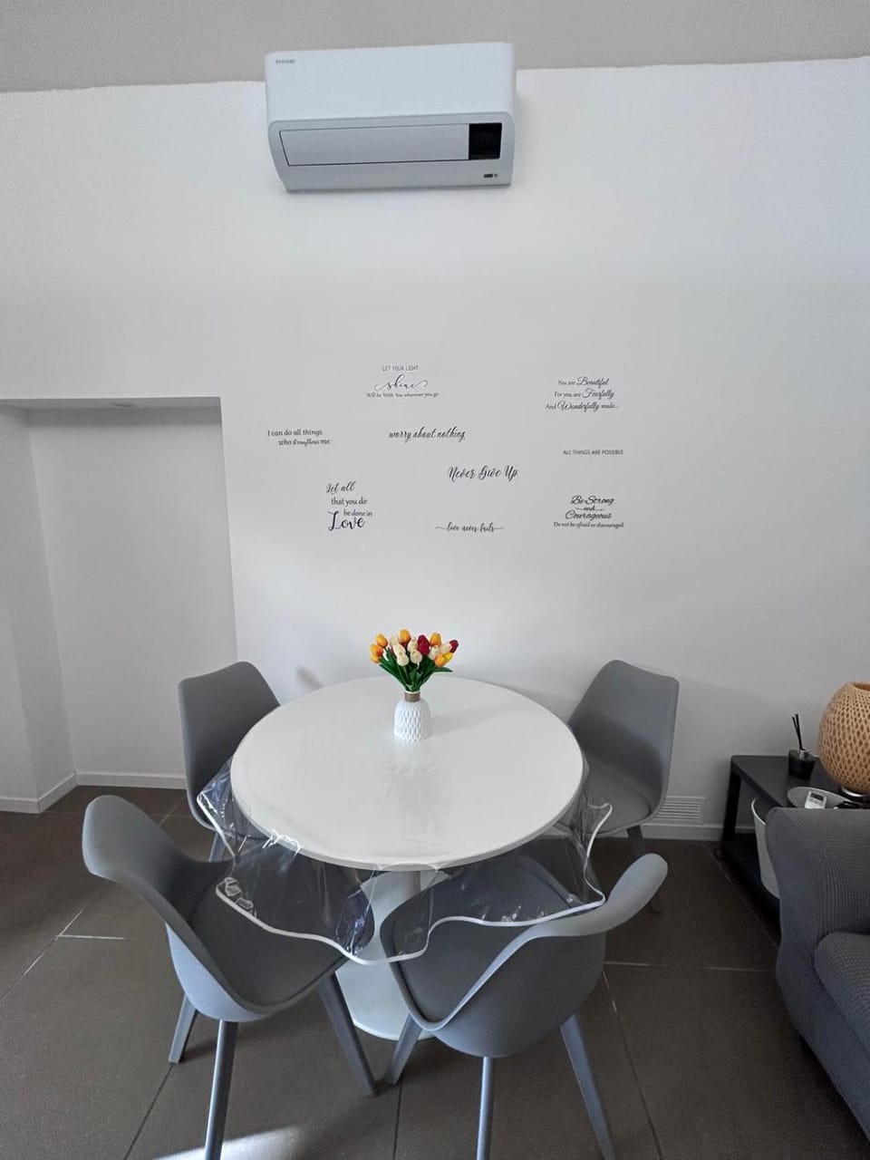 Living room, Dining area, internet, air conditioner