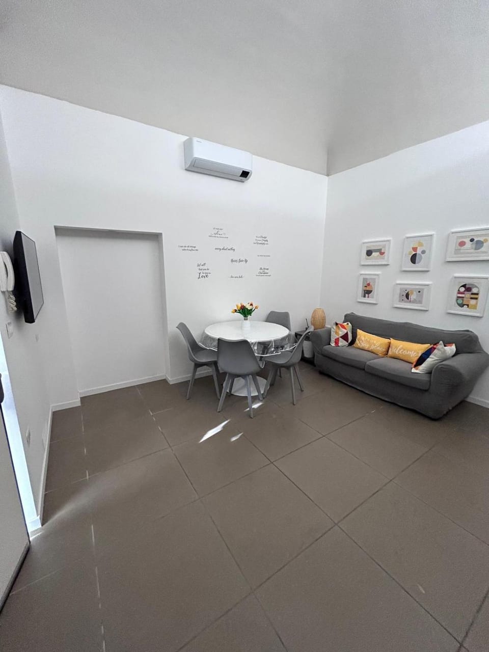 TV and multimedia, Living room, Dining area, air conditioner