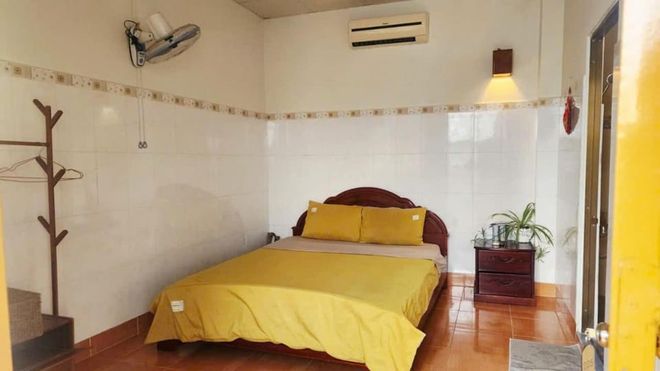 Le Condor House and Café Hotel in Ba Ria - Vung Tau