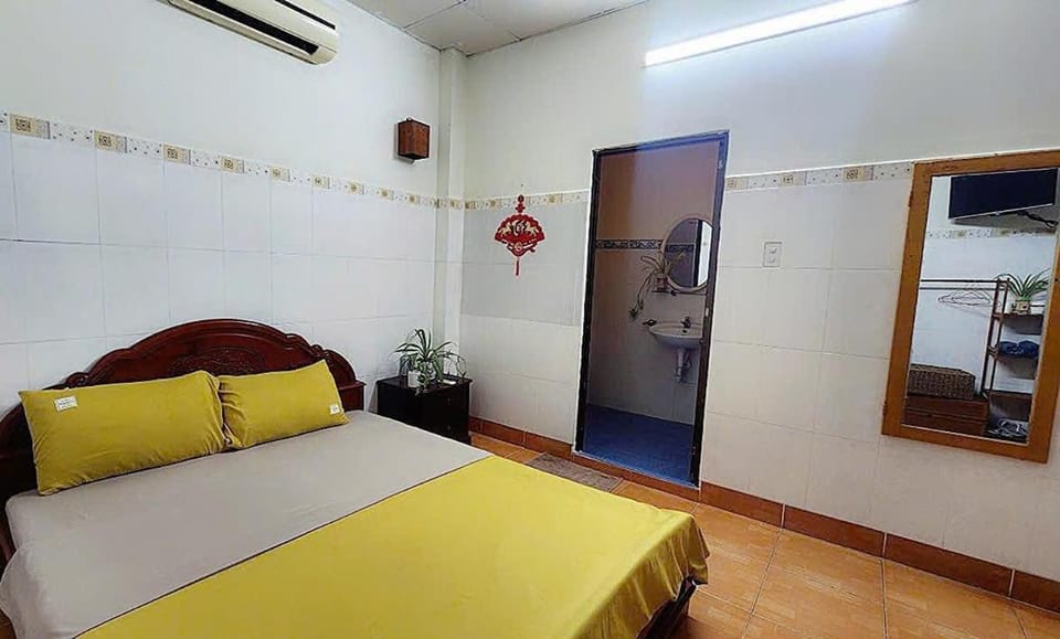 Le Condor House and Café Hotel in Ba Ria - Vung Tau