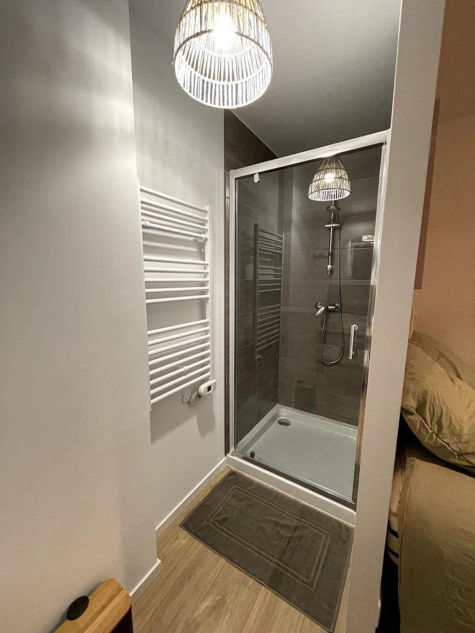 Shower, towels