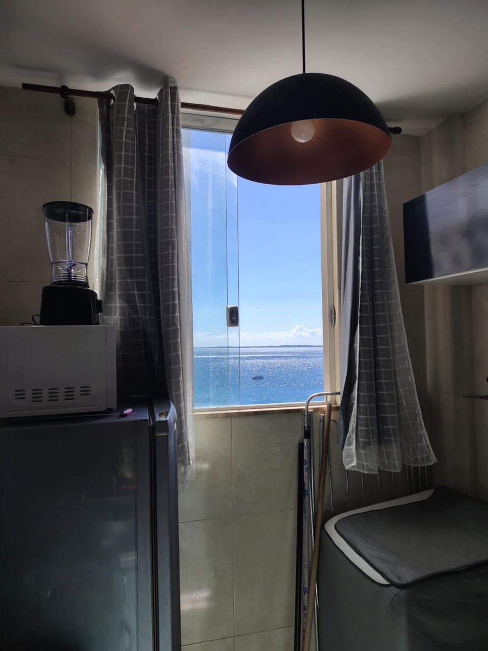 Apartamento em frente a praia , circuito do carnaval ao lado do farol da barra Apartment in Salvador