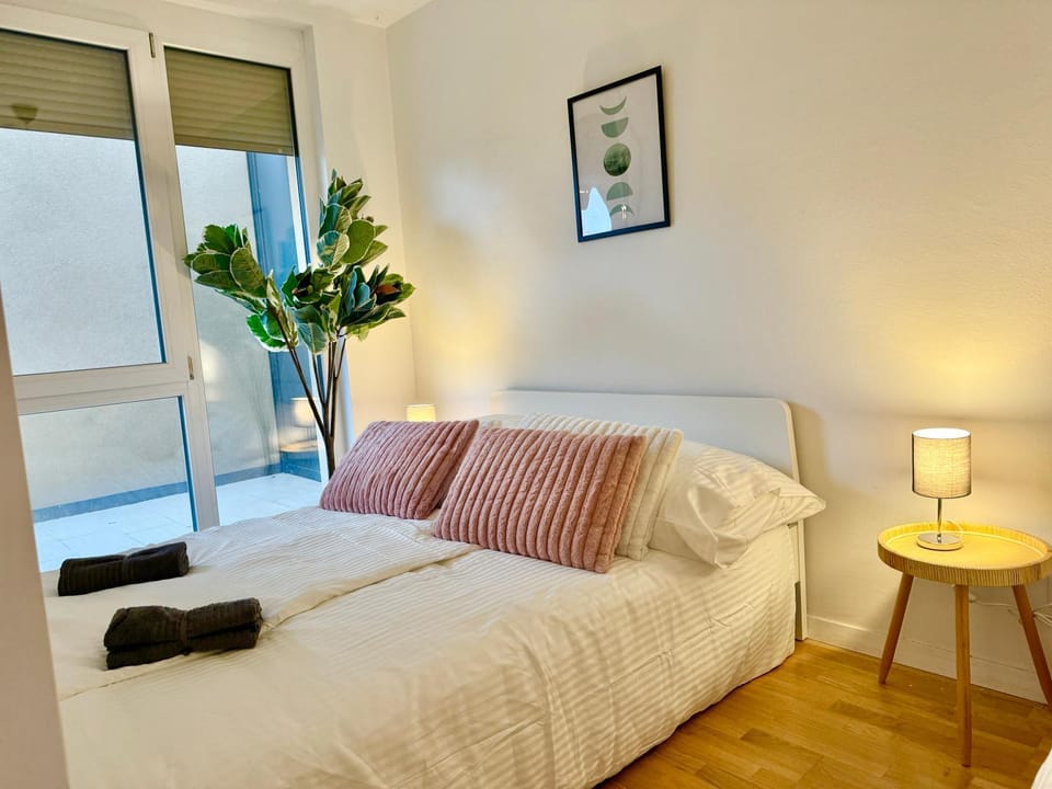Modern Stylish Apartment with Balcony near SCS Apartment in Hungary