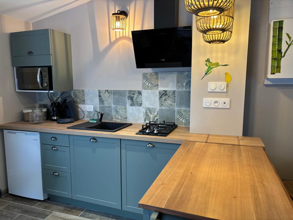 Kitchen or kitchenette