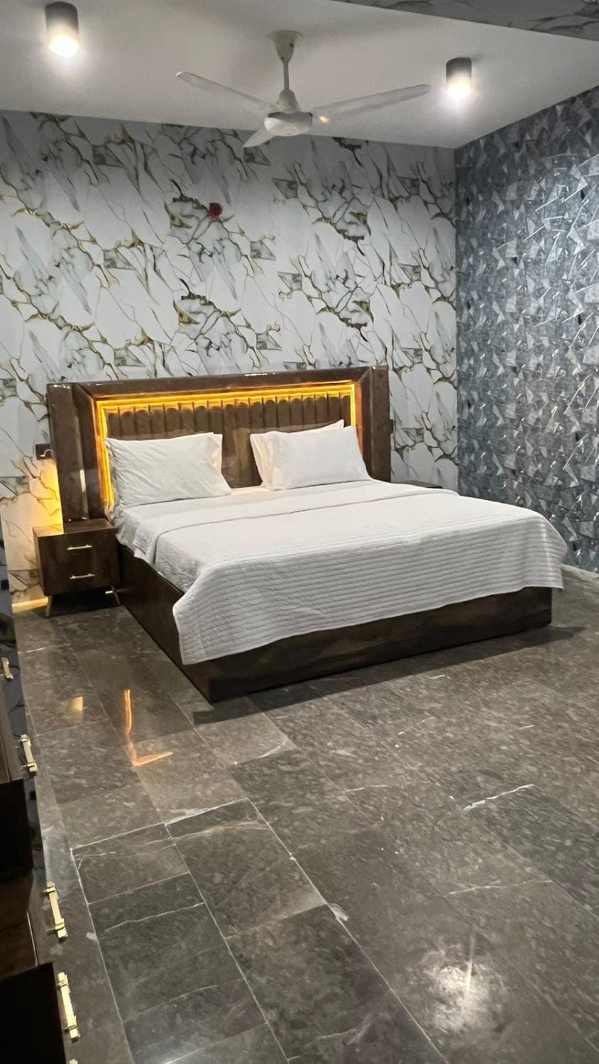Royal Confort Inn Bed and Breakfast in Karachi