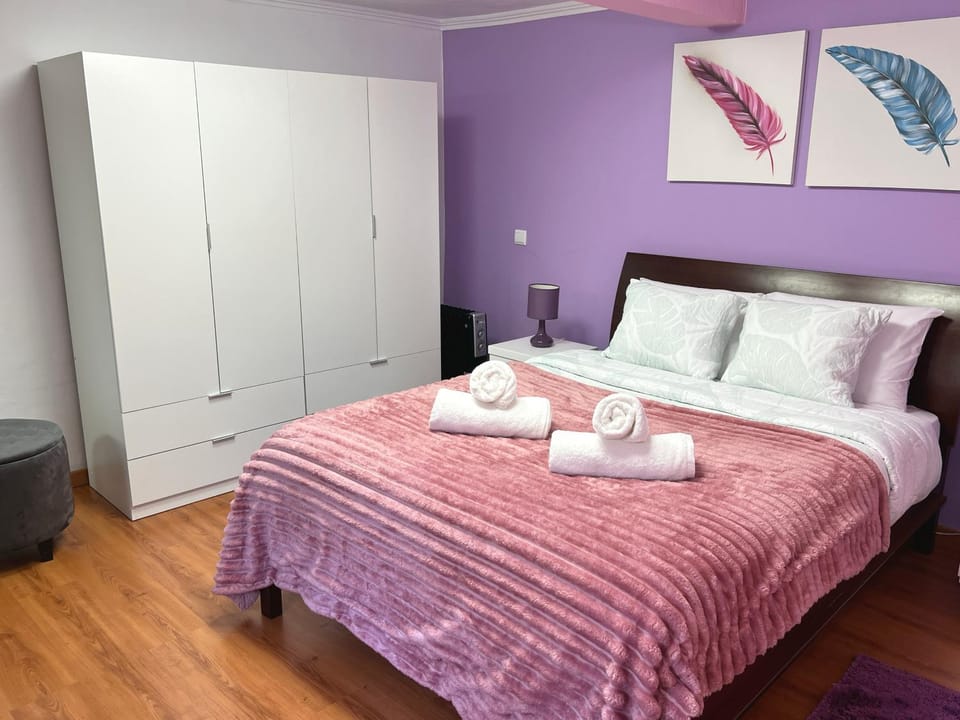 Bed, Photo of the whole room, Bedroom, towels, wardrobe