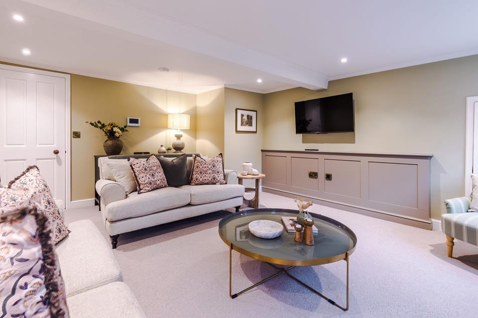 Communal lounge/ TV room, TV and multimedia, Living room, Seating area