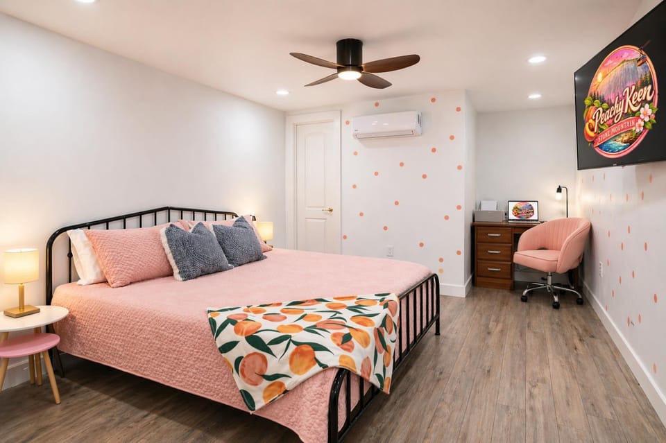 Bed, TV and multimedia, Photo of the whole room, Business facilities, Bedroom, air conditioner