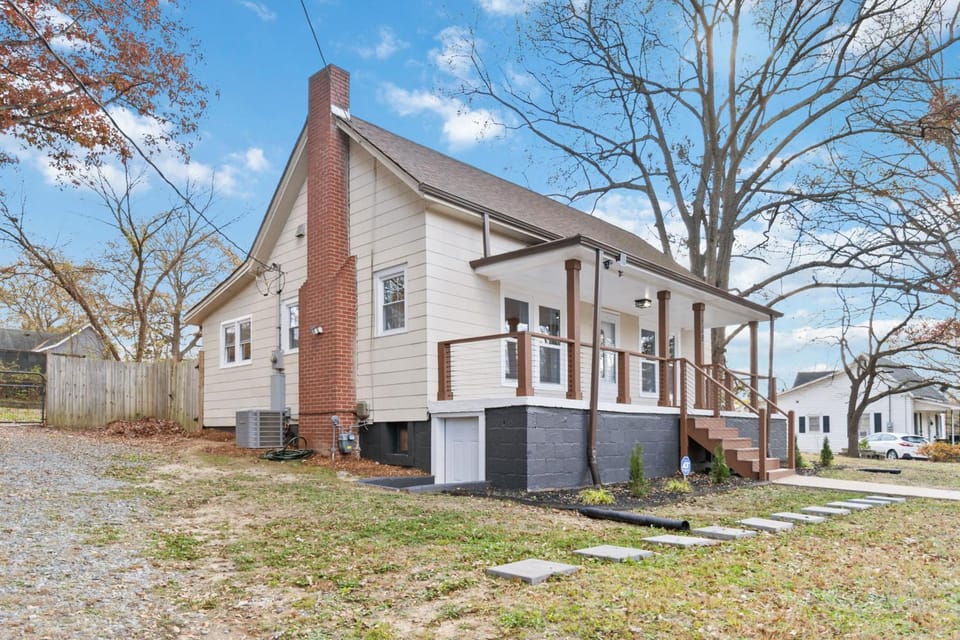 Property building, Spring, Day, Neighbourhood, Street view