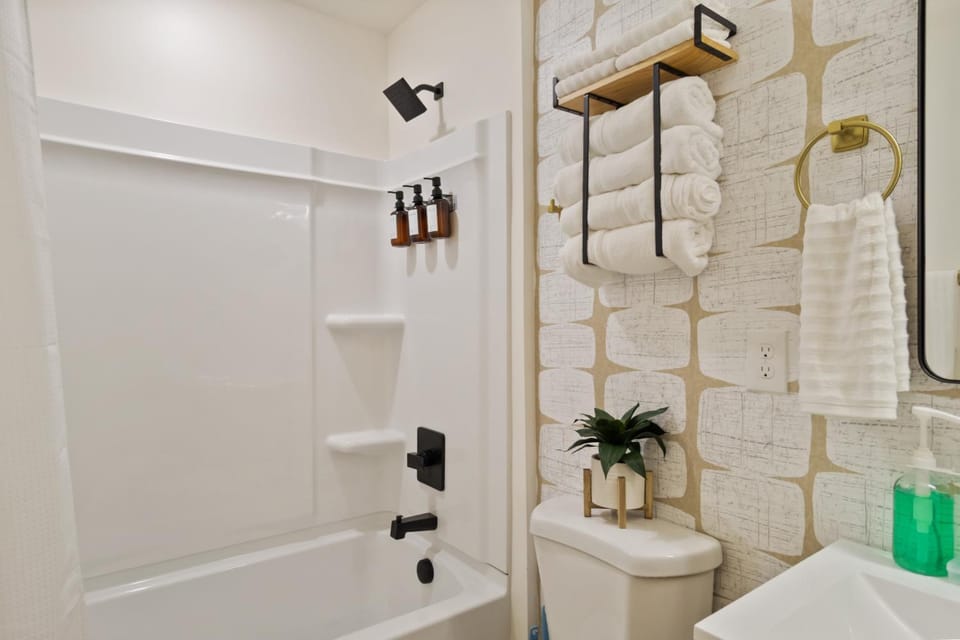 Shower, Bathroom, Bath, towels