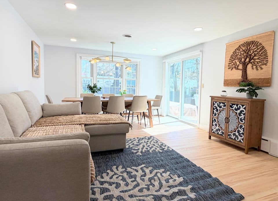Patio, Living room, Seating area, Dining area