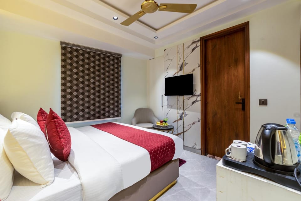 Bed, TV and multimedia, Coffee/tea facilities, Photo of the whole room, Seating area