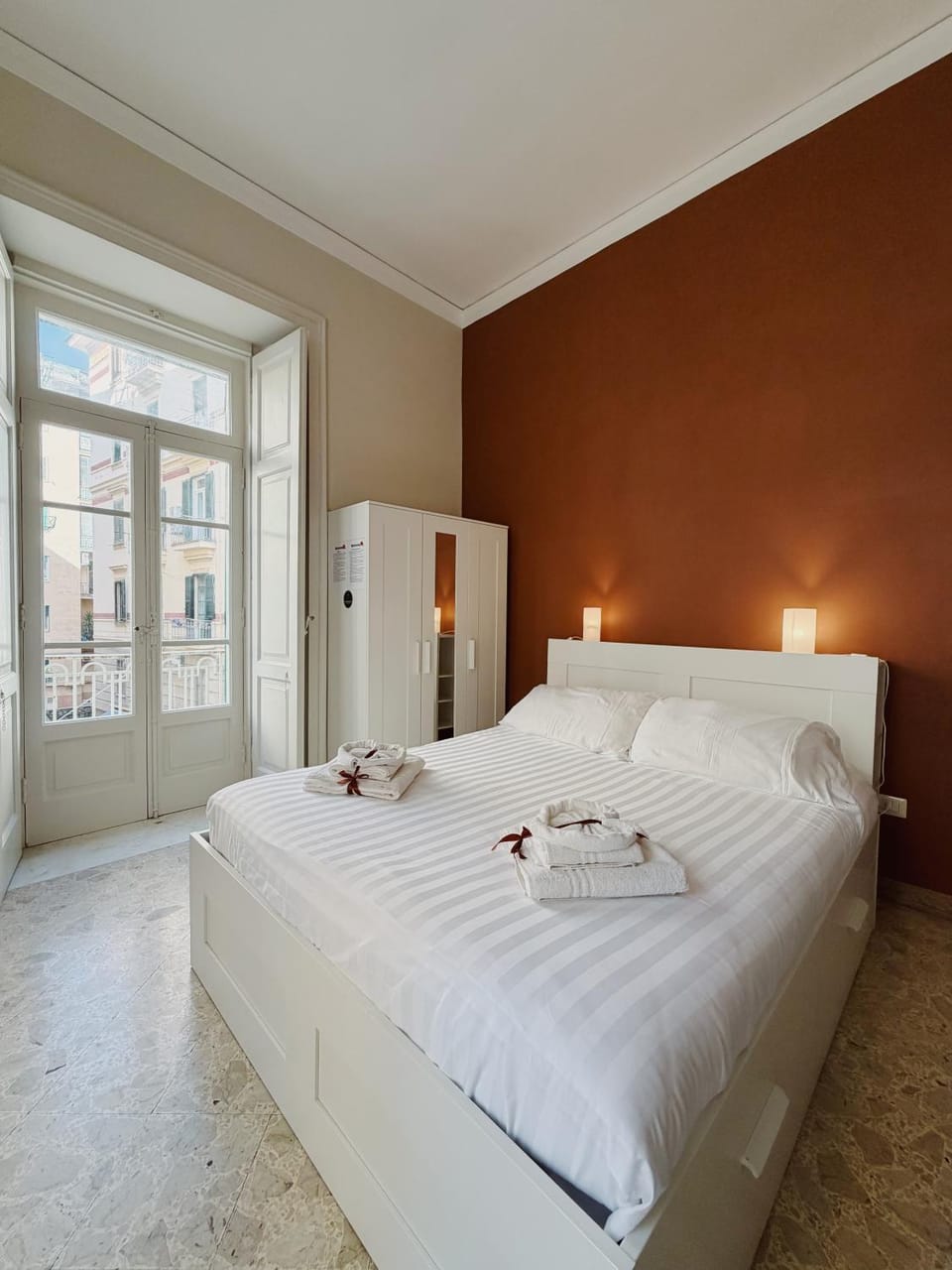 Bed, Photo of the whole room, towels