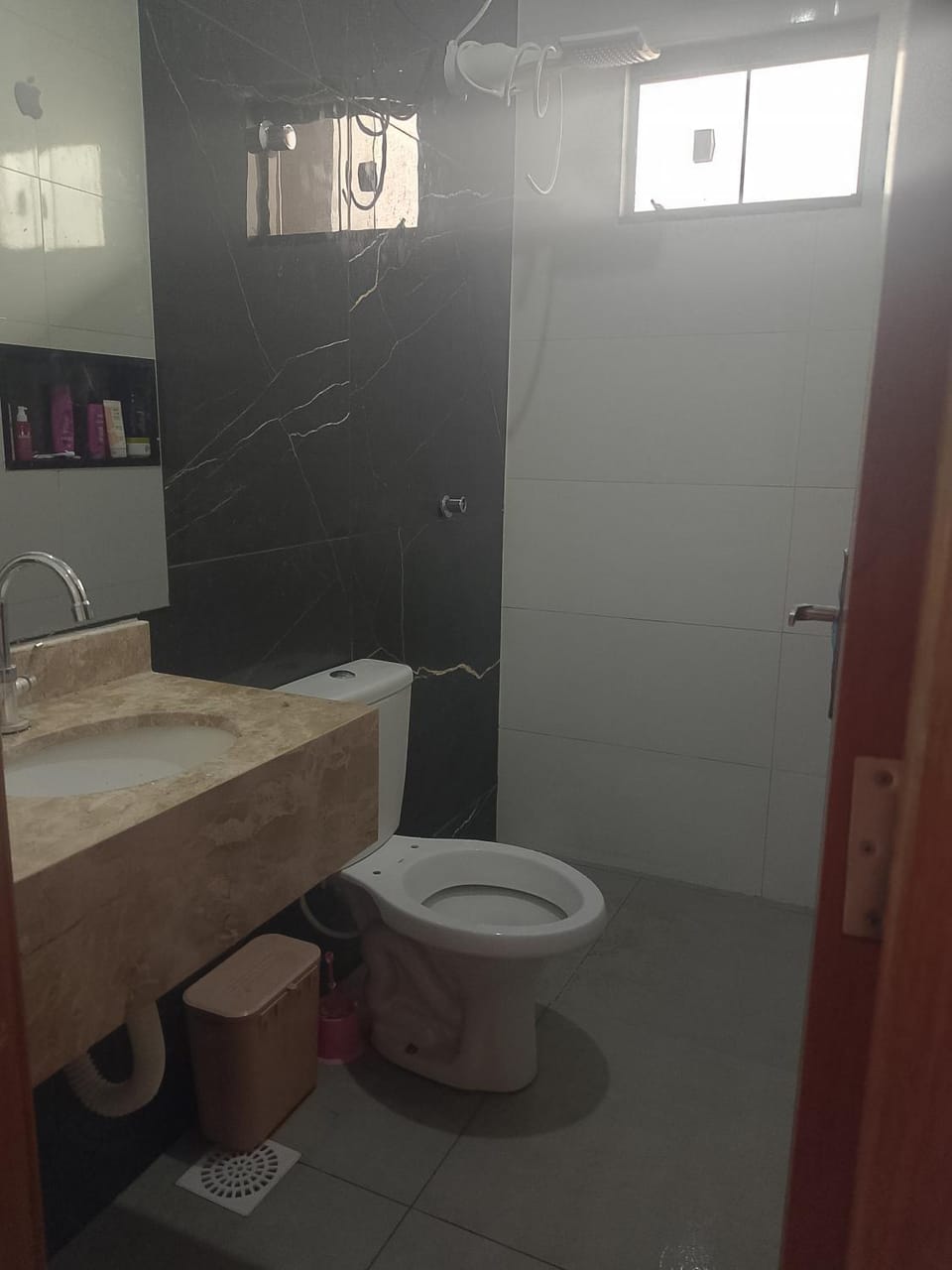 Casa completa com área gourmet House in Goiania