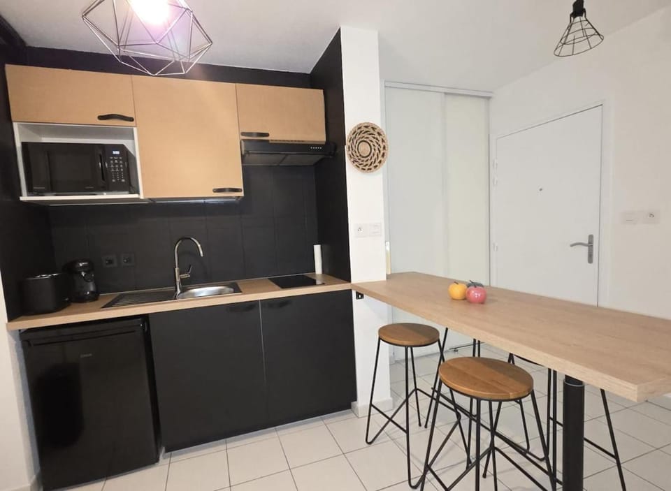 T2- Renovated in Pessac - 700m train-tram - Parking Apartment in Mérignac