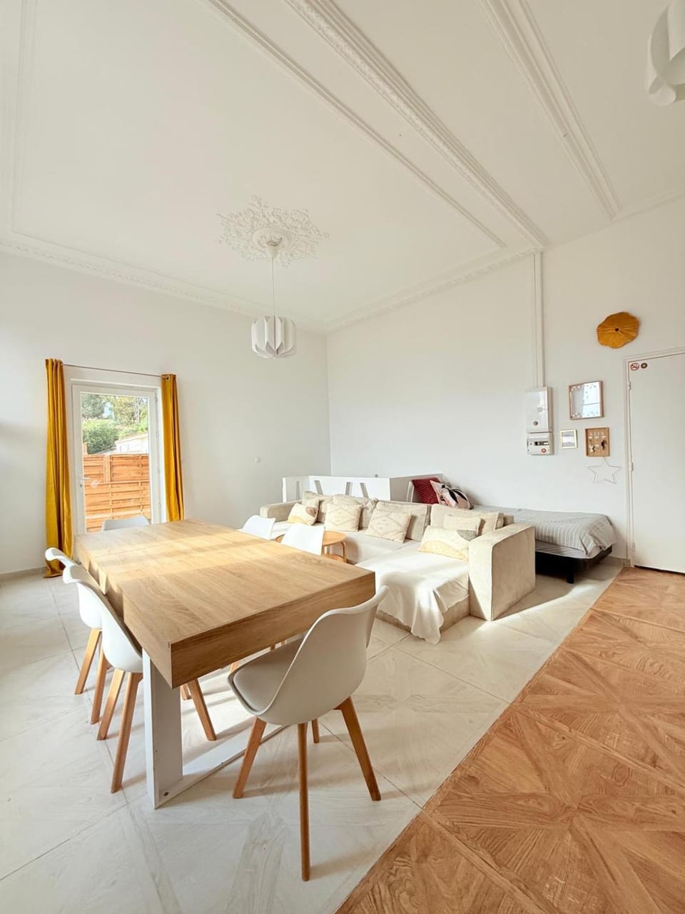 Living room, Seating area, Dining area