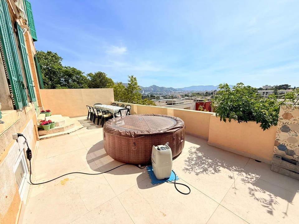 Hot Tub, Balcony/Terrace, Mountain view