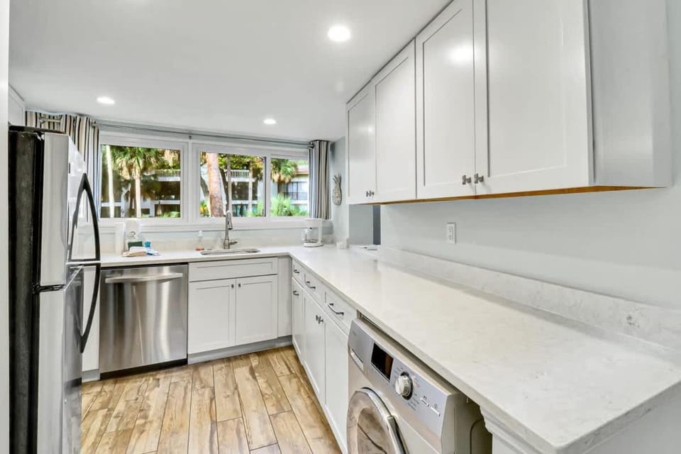 Lagoon View Villa - Steps to the Beach - 2BR 2BA House in South Forest Beach