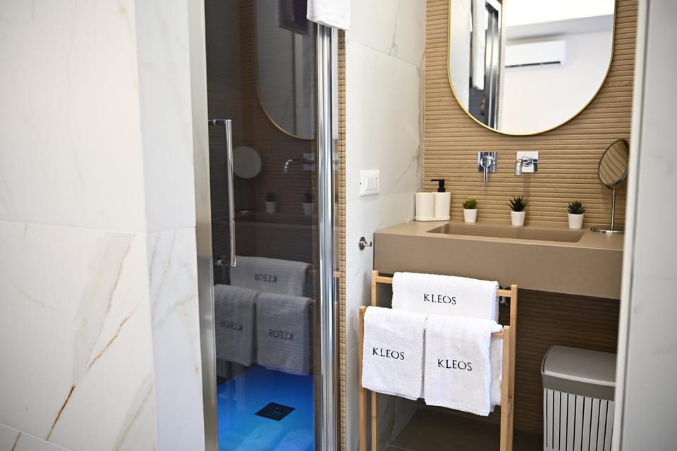 Shower, Bathroom, towels