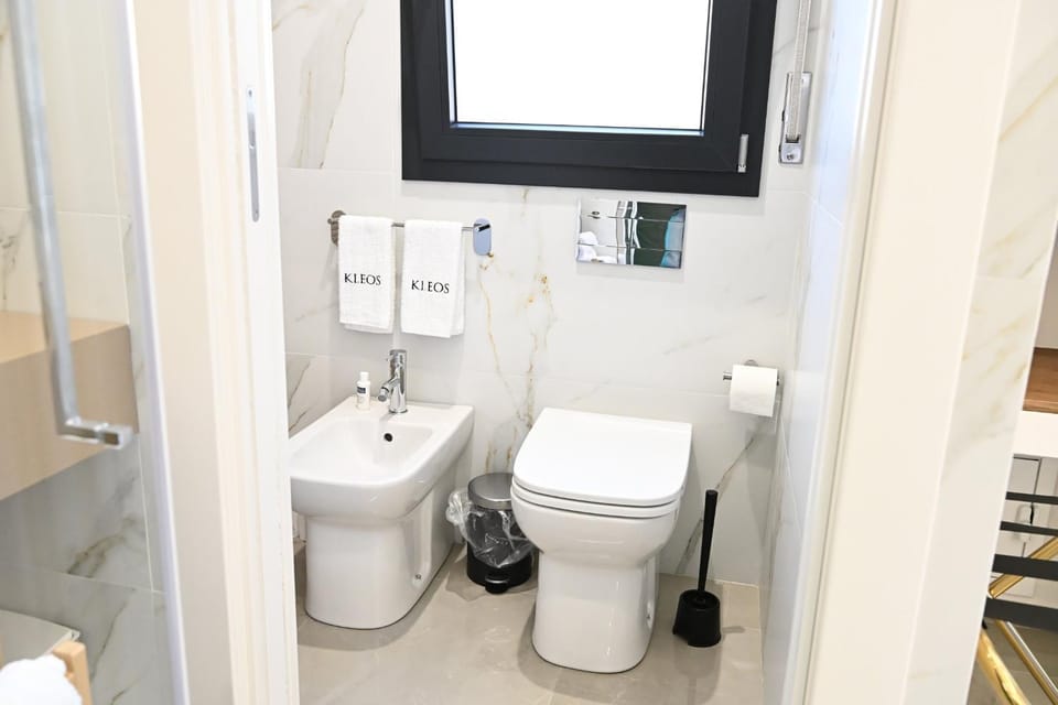 Toilet, Bathroom, bidet, towels