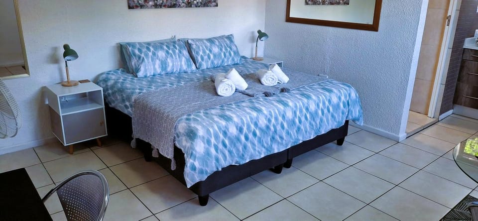Cozy Quarters Self-Catering Accommodation Apartment in Cape Town