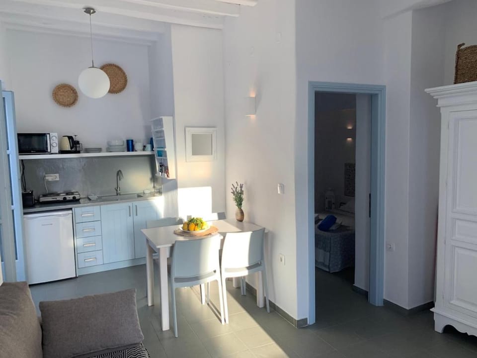 LIADA appartement cosy avec balcon, centre de Parikia et proche plage Apartment in Paros