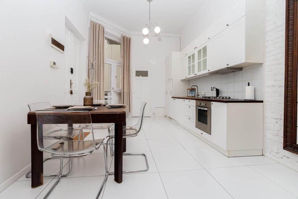 Kitchen or kitchenette, Dining area, dishwasher, stove