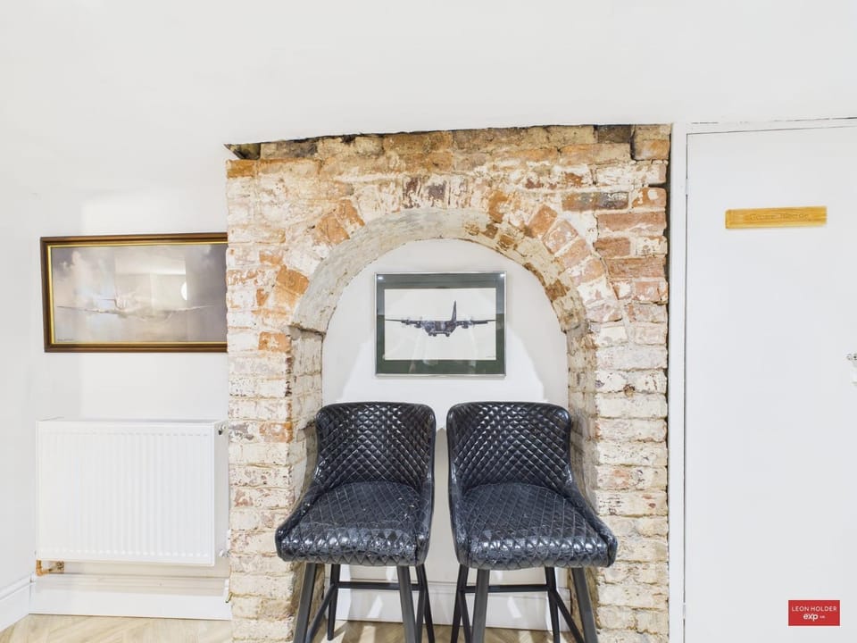 Sandford Park Suite at Regency 24 Apartment in Cheltenham