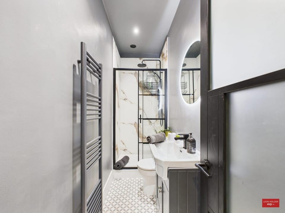 Sandford Park Suite at Regency 24 Apartment in Cheltenham