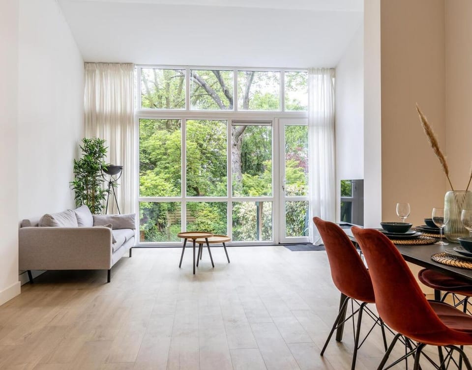 Bright Ground-Floor Apartment with Garden Apartment in Rotterdam