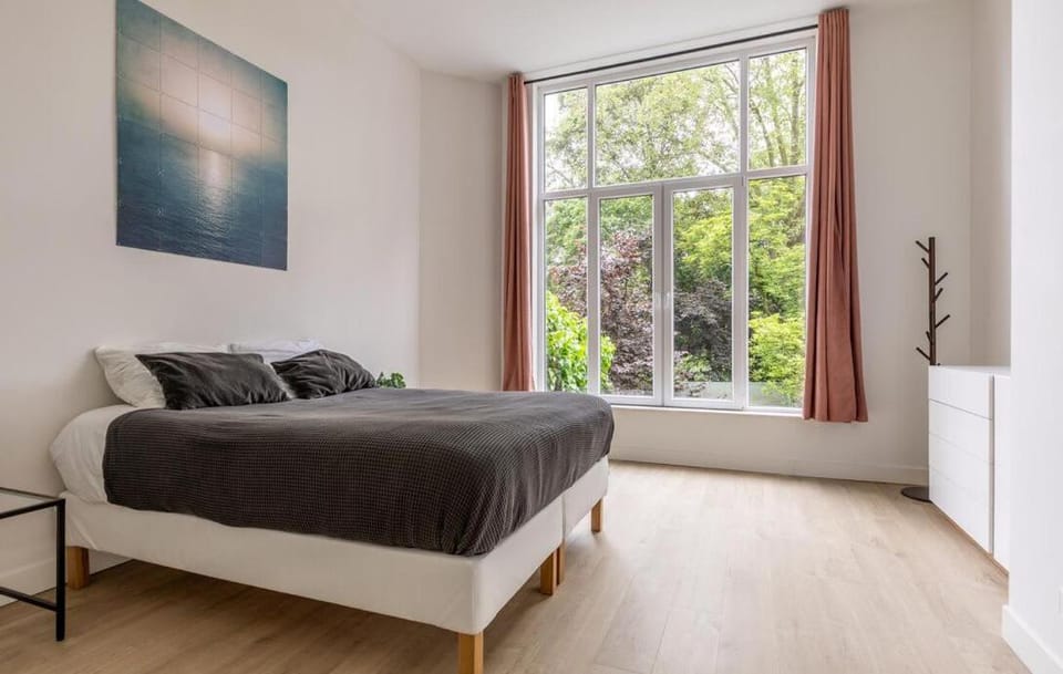 Bright Ground-Floor Apartment with Garden Apartment in Rotterdam