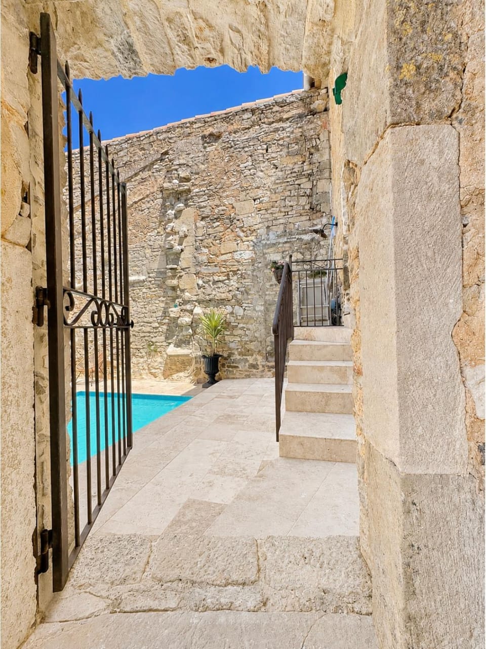 Mas XVIII en pierres avec piscine privée proche d'Uzés House in Provence