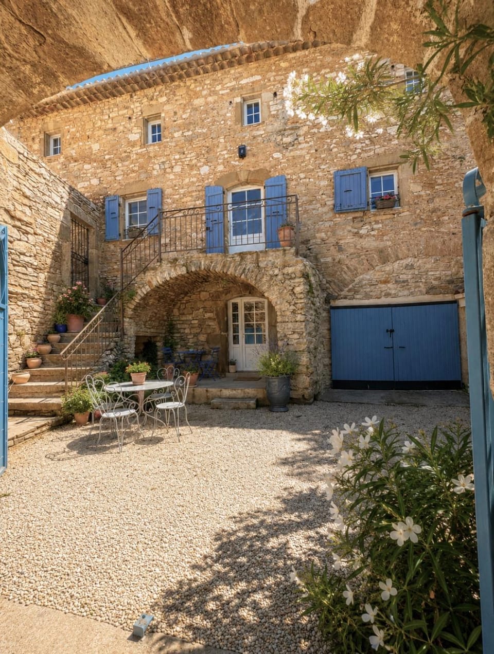 Mas XVIII en pierres avec piscine privée proche d'Uzés House in Provence