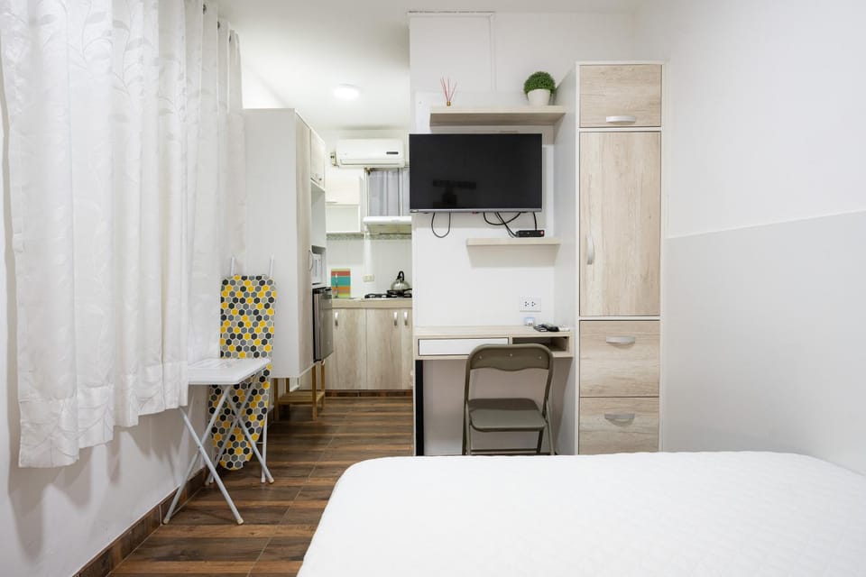 Photo of the whole room, Bedroom
