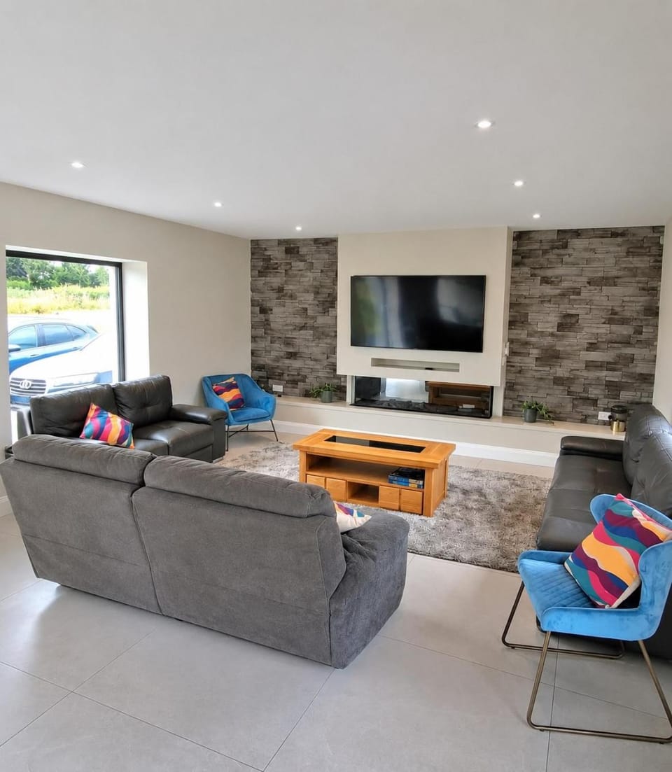 Communal lounge/ TV room, Living room
