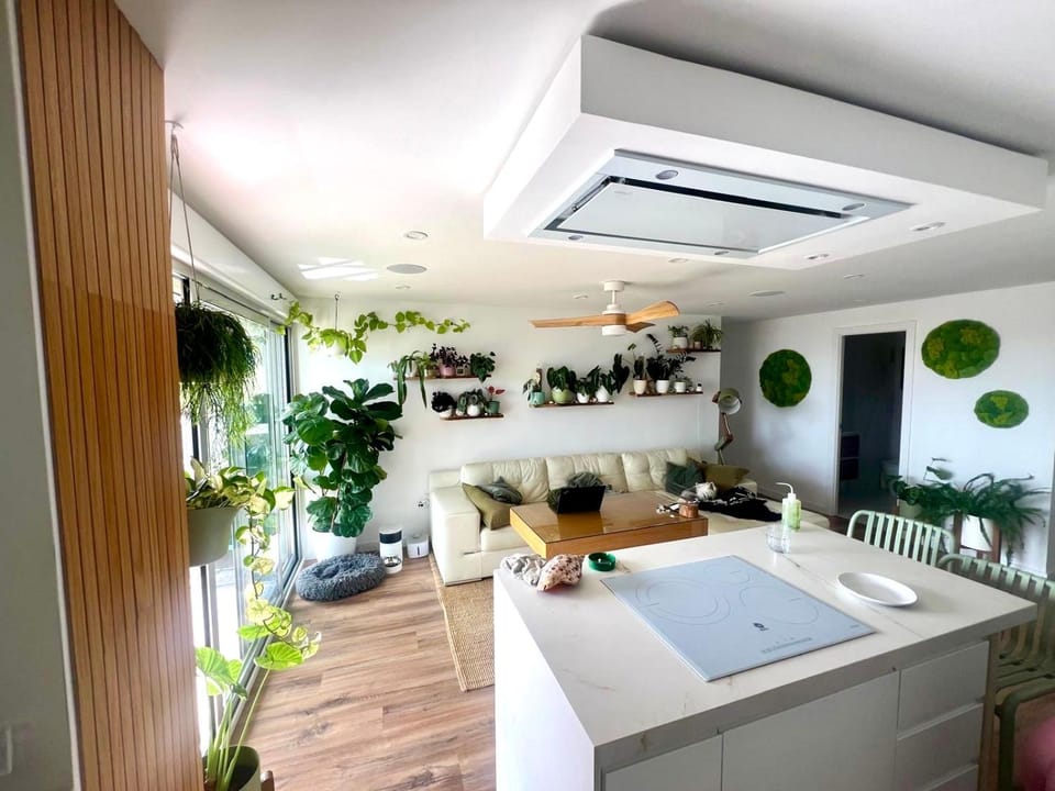 Kitchen or kitchenette, Living room, Seating area
