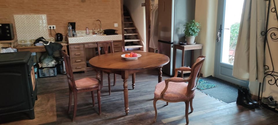 Dining area, Meals, flat iron