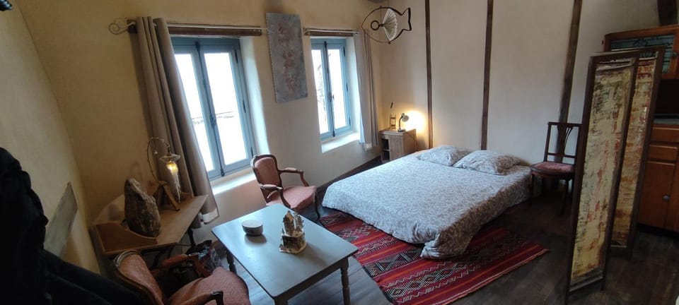 Bed, Living room